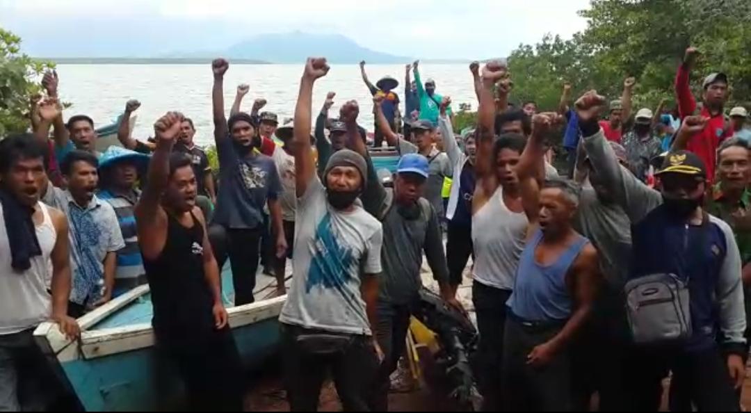 Tolak Tambang Laut, Ratusan Nelayan Teluk Kelabat Dalam Aksi Damai di Pulau Dante