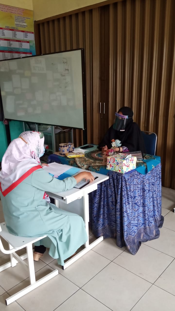 SMP Negeri 1 Pangkalpinang Bagikan Raport Siswa Dengan Jadwal di Tengah Covid -19