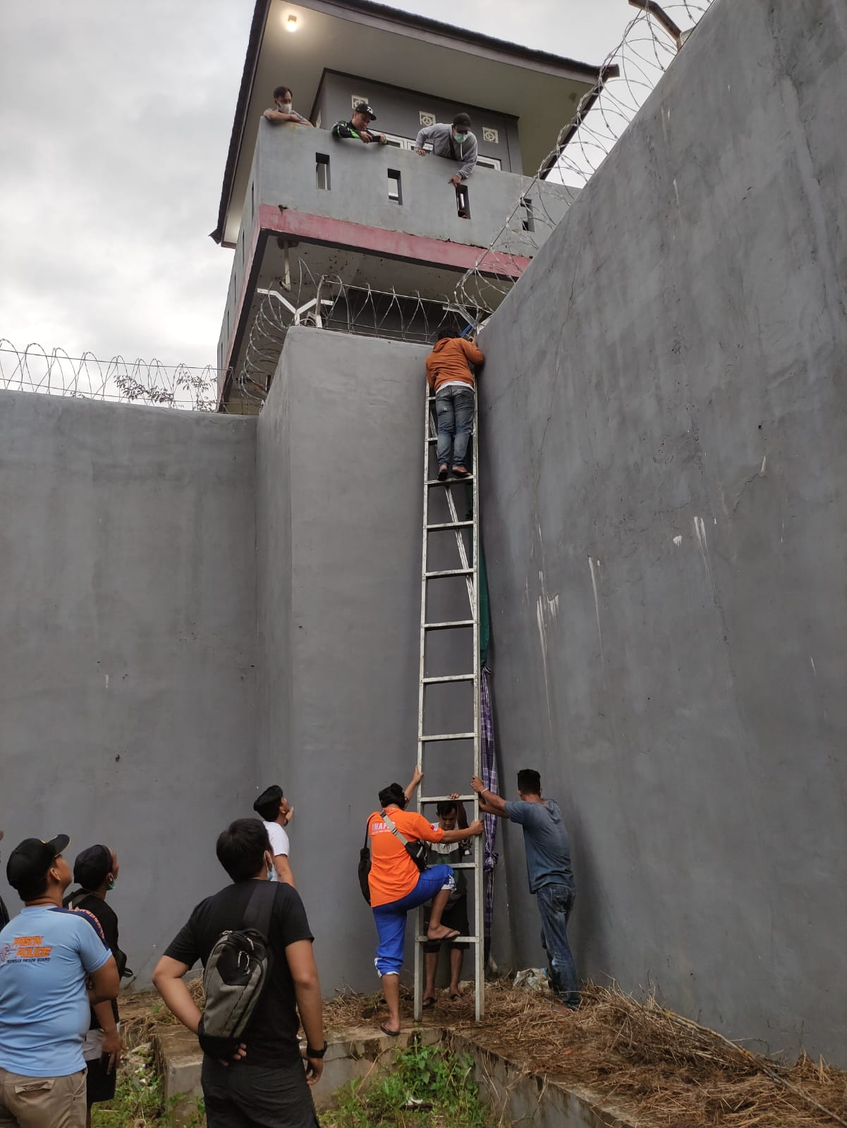 Dua Tahanan Lapas Kelas II B Tanjungpandan Kabur Dengan Cara Sambungkan Kain Sarung ke Arah Tembok