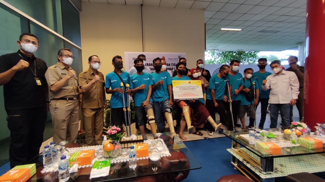 Melalui Program TJSL, PT Angkasa Pura II Depati Amir Kembali Salurkan Bantuan Kepada Masyarakat