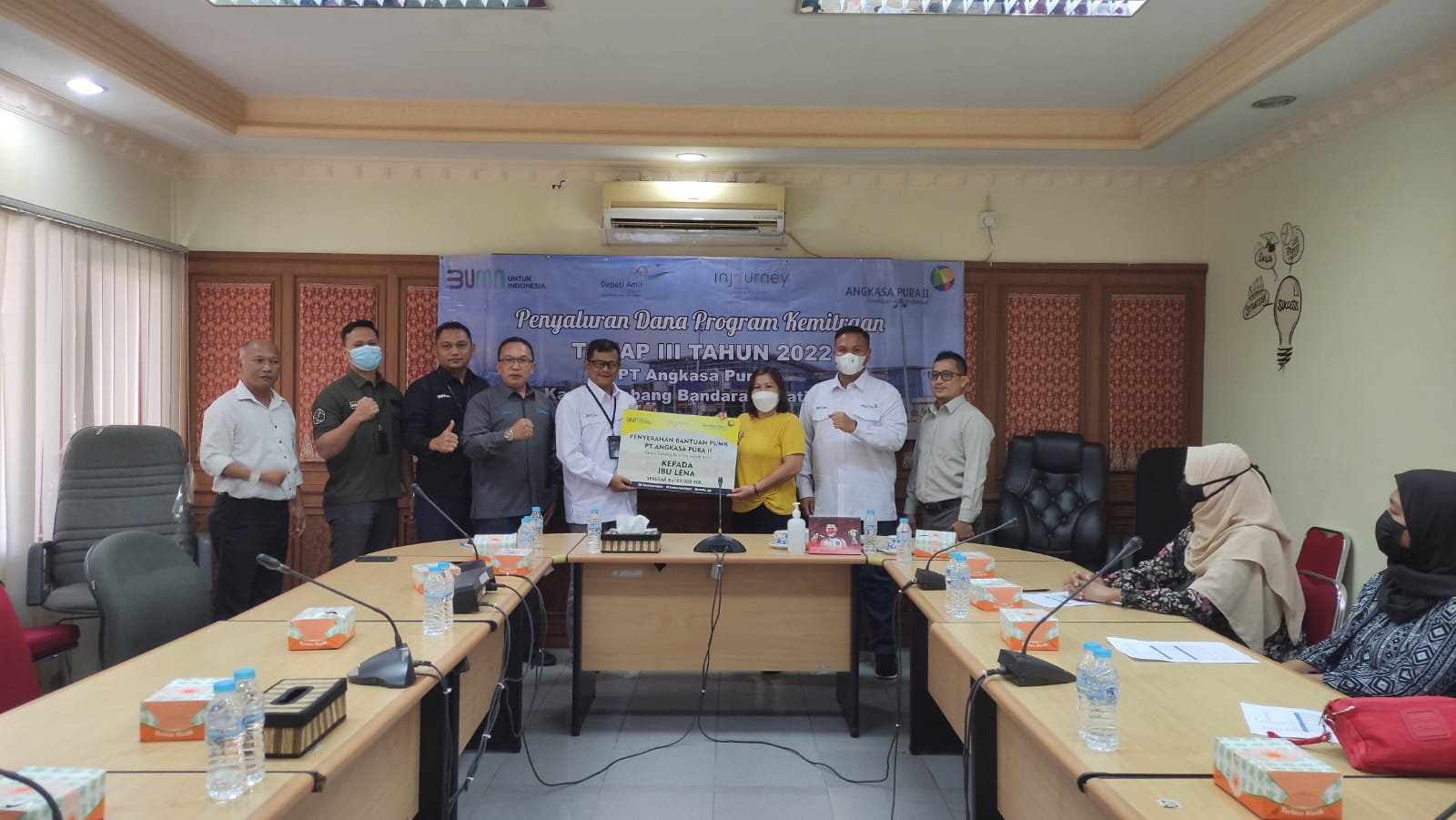 Salurkan Bantuan Dana Kepada UMKM Binaan, Ini Harapan PT Angkasa Pura II Bandara Depati Amir Pangkalpinang