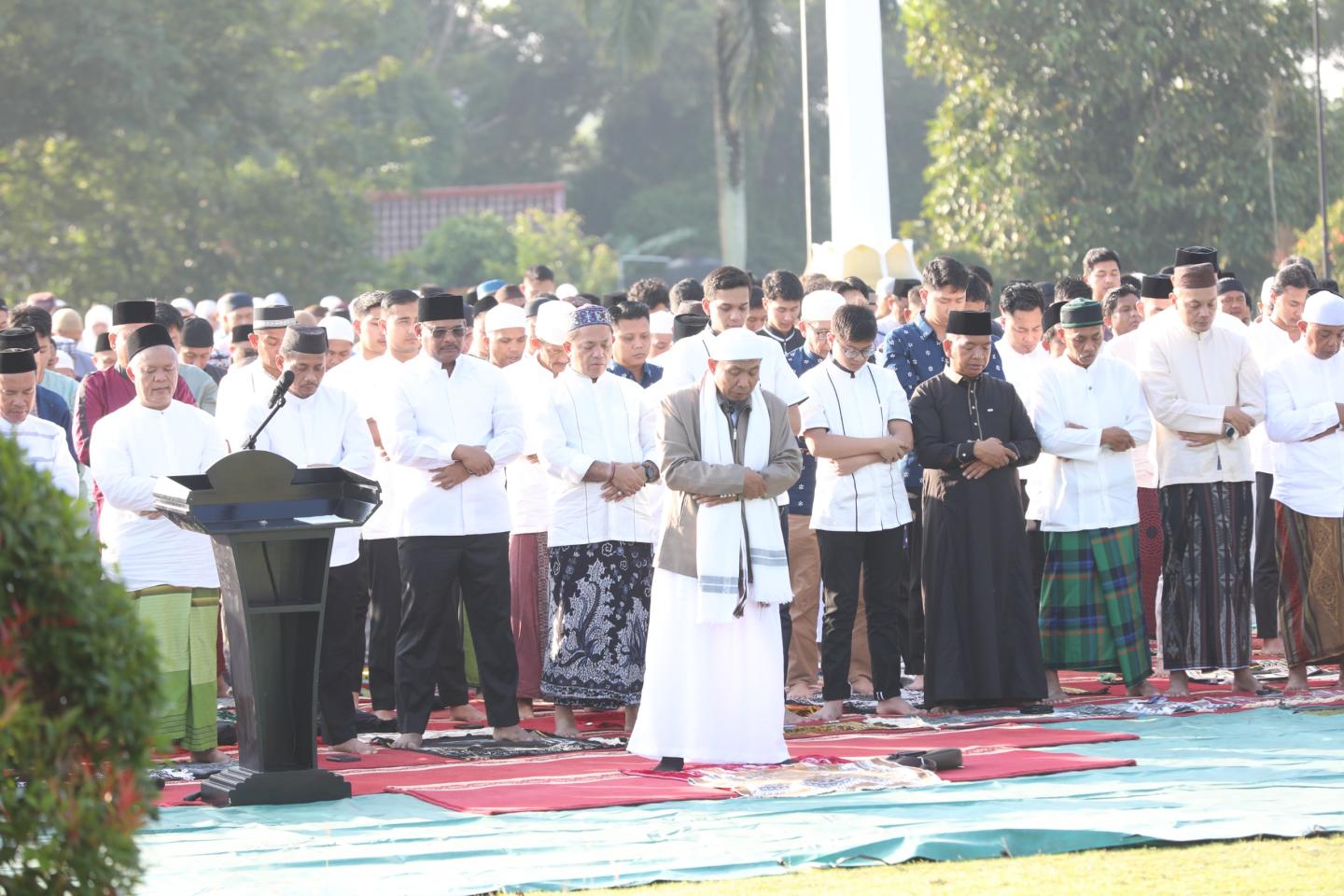 Pj Gubernur Safrizal Salat Idulfitri Bersama Masyarakat, Ajak Maknai Hari Kemenangan dengan Syukur dan Saling Memaafkan