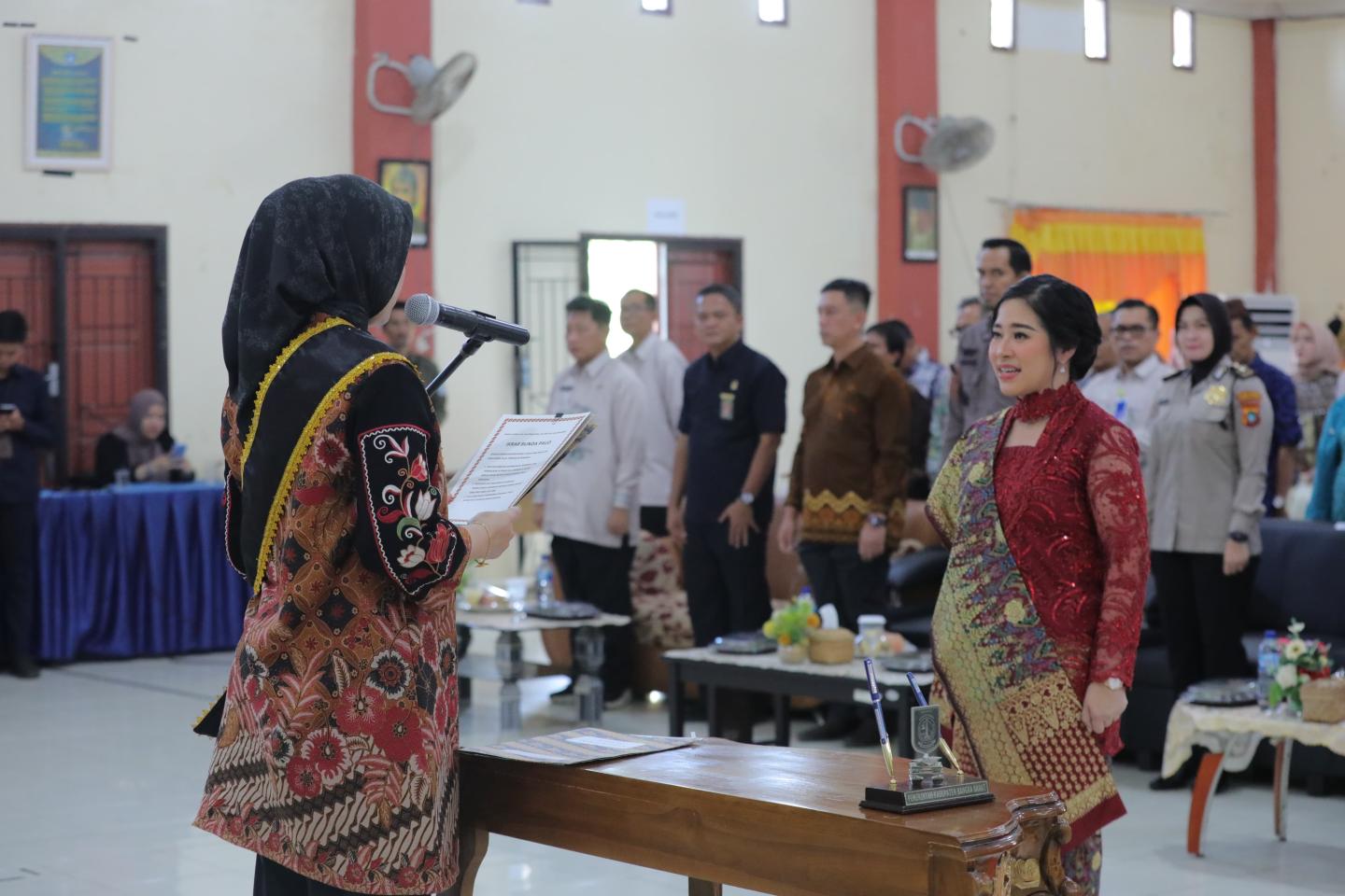 Kunjungi Rumah Tenun Bunda Cempaka, Noni Hidayat Arsani Apresiasi Warisan Budaya Daerah
