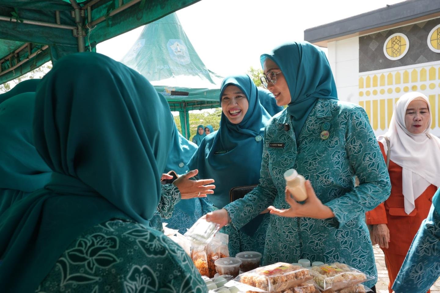 Dukung UMKM Lokal, Noni Hidayat Borong Produk UP2K di Kabupaten Bangka