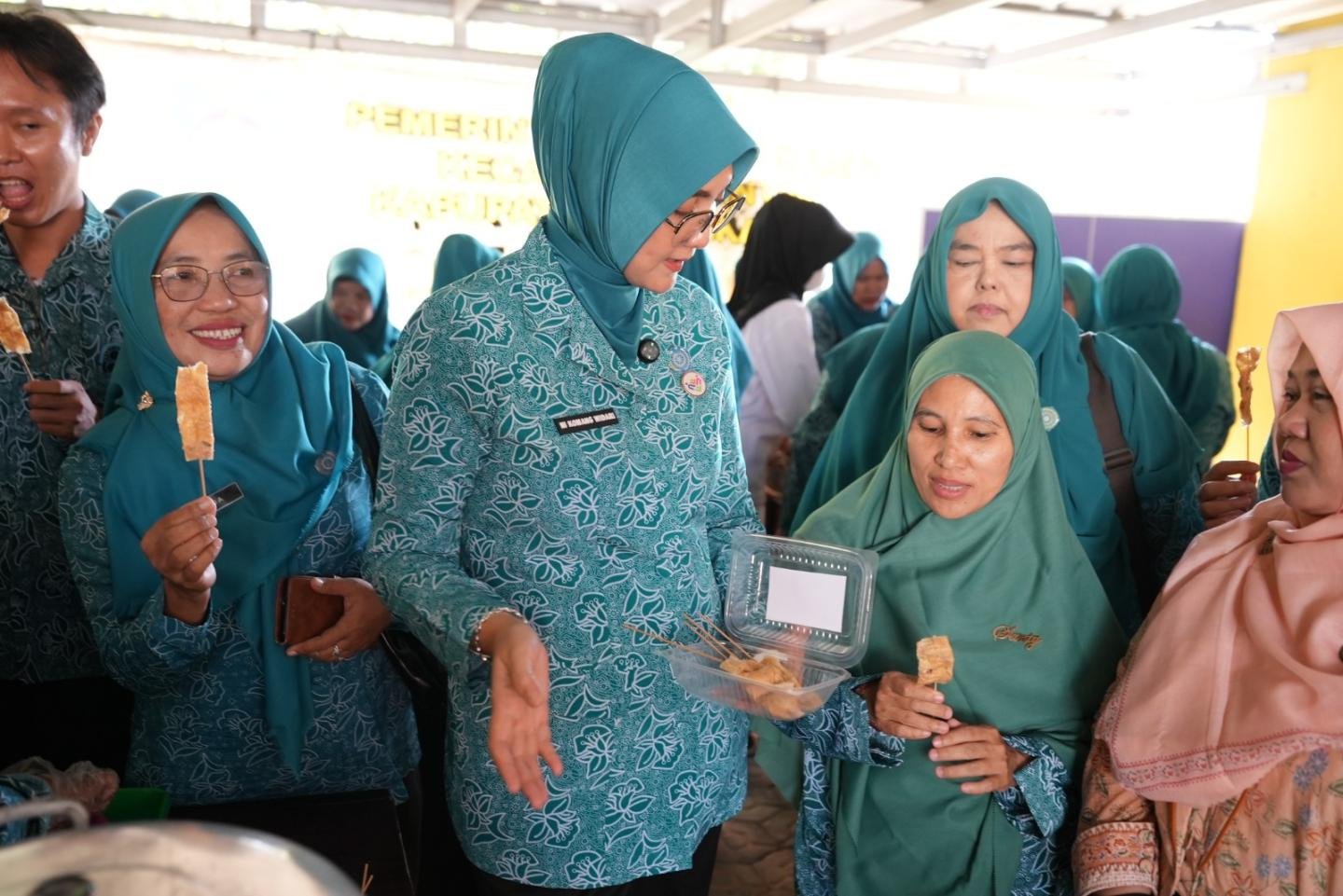 Dorong Peningkatan Hasil Tangkapan, TP-PKK Babel Bekali Ibu-ibu Desa Belo Laut Melalui Pelatihan Olahan Udang