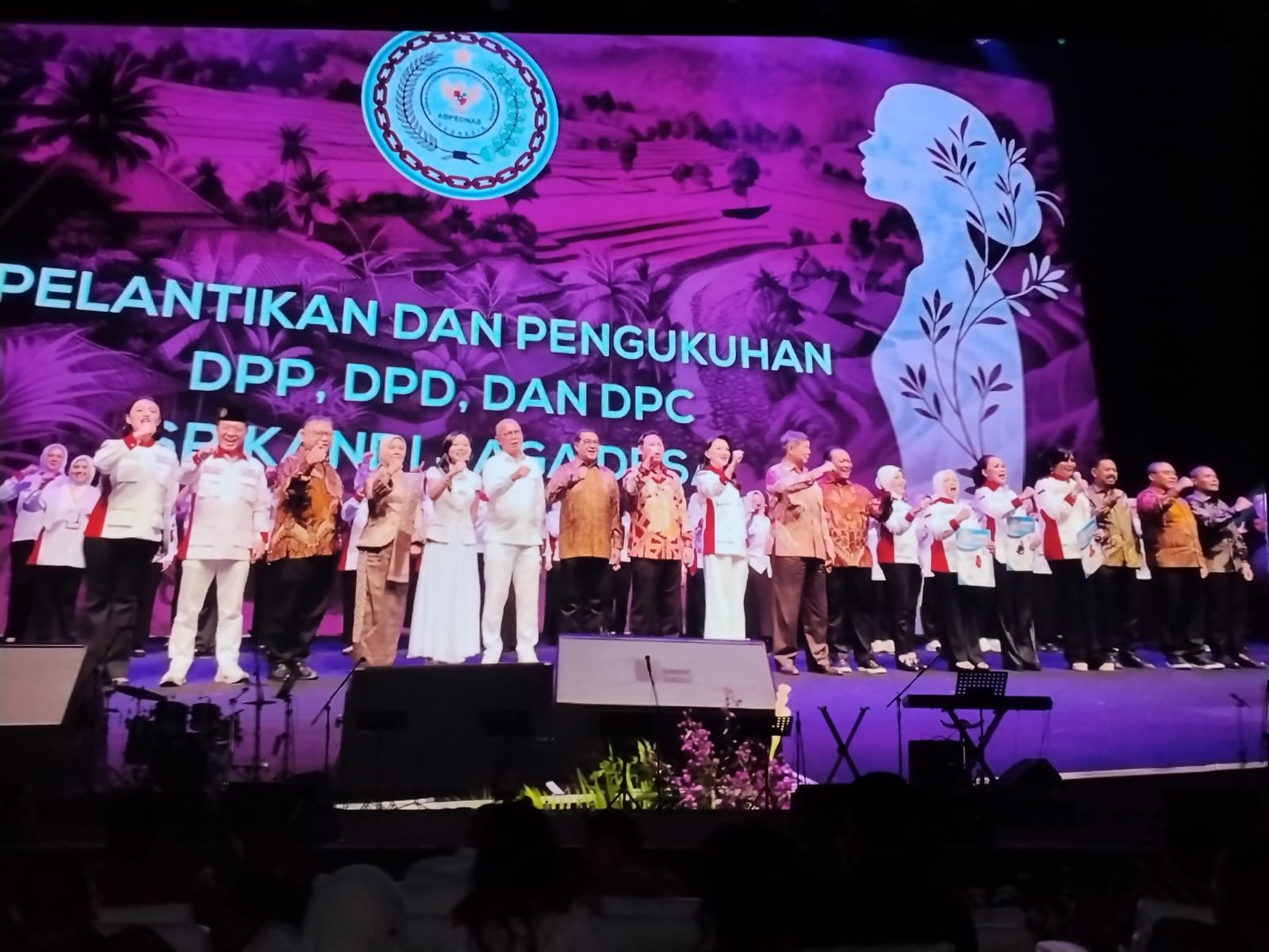 Mandat Baru dari Djakarta Theater: Srikandi Dan Mata Siber Menjaga Gizi dan  Kas Desa